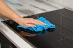 BiOHY Glaskeramik Kochfeldreiniger (3x1l Flasche) | Optimal Zur Reinigung Und Pflege Von Kochfeld Und Induktion | Geeignet Für ALLE GERÄTE -Bissell Verkaufsgeschäft 43b6102c 21e9 47a2 a97f 67f36c8e630c